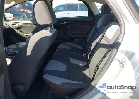 2014 Ford Focus Se z USA, uszkodzony, nr VIN 1FADP3K28EL460287